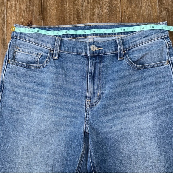 Old Navy Mid Rise Boyfriend Jean 6 Light Blue Straight Leg - Picture 4 of 10